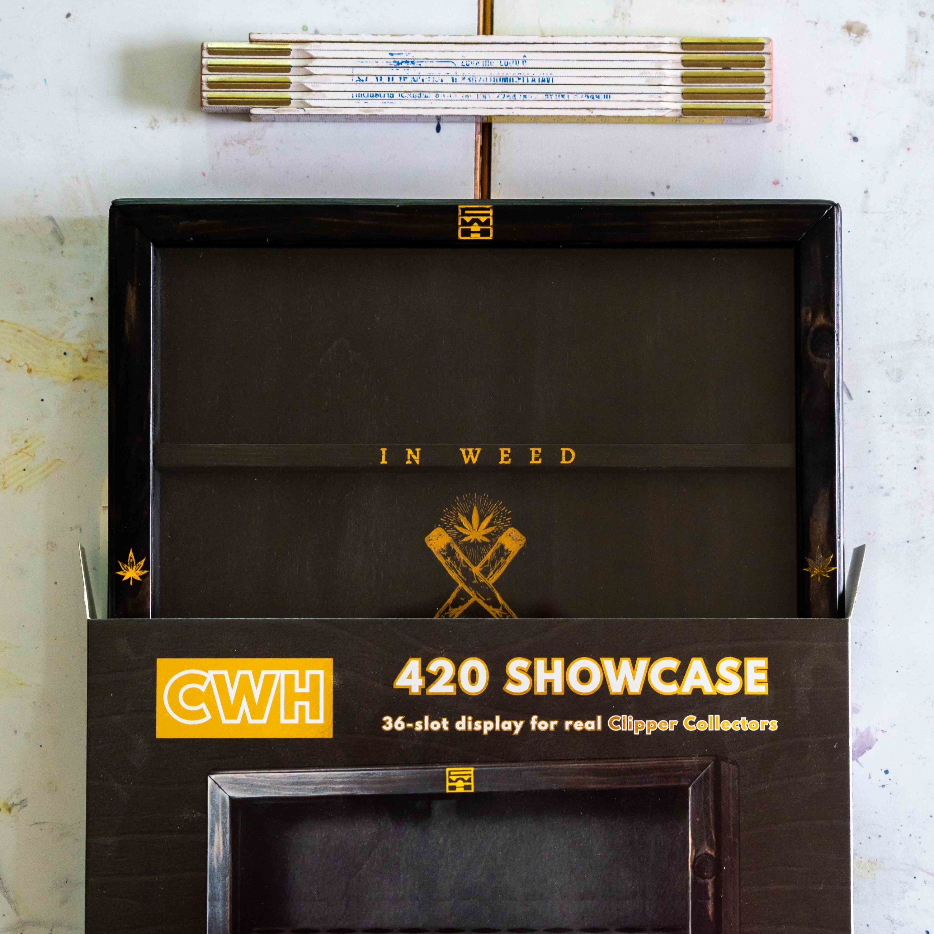 420 Edition Showcase - Special Clipper Display Glass Case